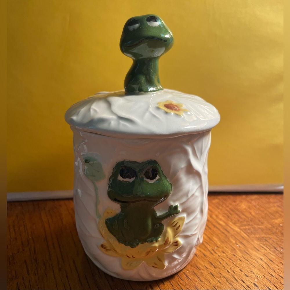Neil The Frog Canister with Lid Vintage